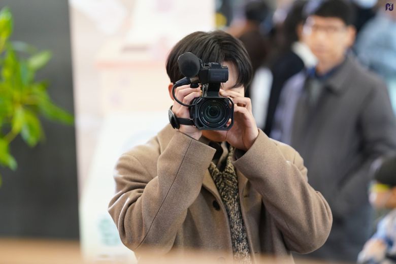 Kim SungCheol, Drama “Our Beloved Summer” Set Behind-the-Scene