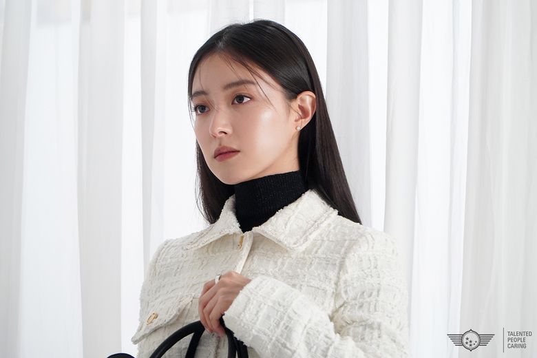 Lee SeYoung For @star1 Korea Magaziene February Issue (+Behind-The-Scene)