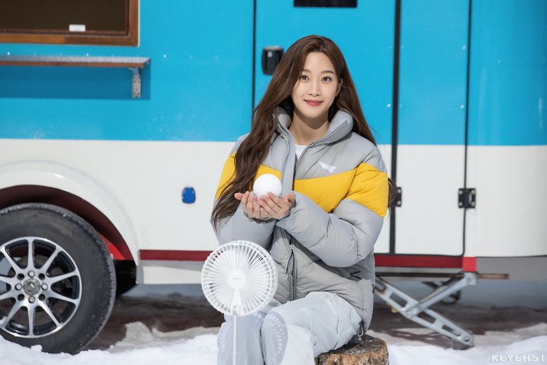 Mun KaYoung, Behind-the-Scene Of Outdoor Sportswear Shooting