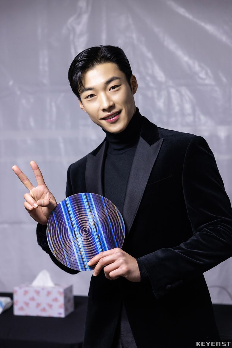 Woo DoHwan, 36th Golden Disc Awards Behind-the-Scene