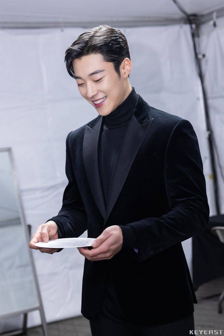 Woo DoHwan, 36th Golden Disc Awards Behind-the-Scene