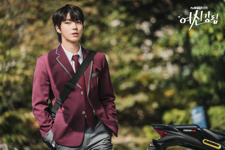 Top 5 Aktor Korea Yang Terlihat Terbaik Dalam Seragam Sekolah, Seperti yang Dipilih Oleh Pembaca Kpopkuy