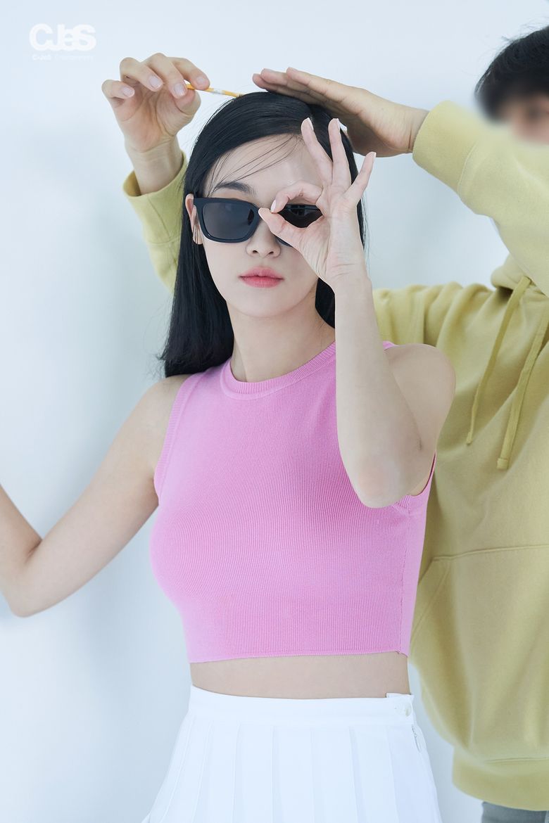 Lee JooYeon For PUBLIC BEACON 2022 Collection Photoshoot Behind-the-Scene