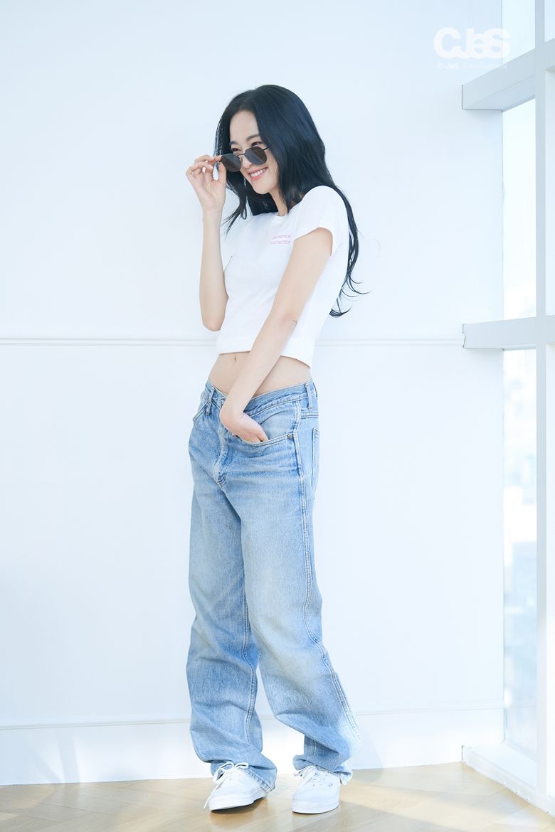 Lee JooYeon For PUBLIC BEACON 2022 Collection Photoshoot Behind-the-Scene