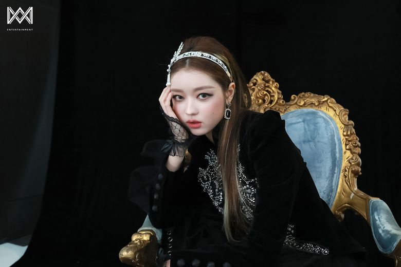 OH MY GIRL, Shooting Of 2022 Season Greeting Behind-the-Scene (Black Ver.)