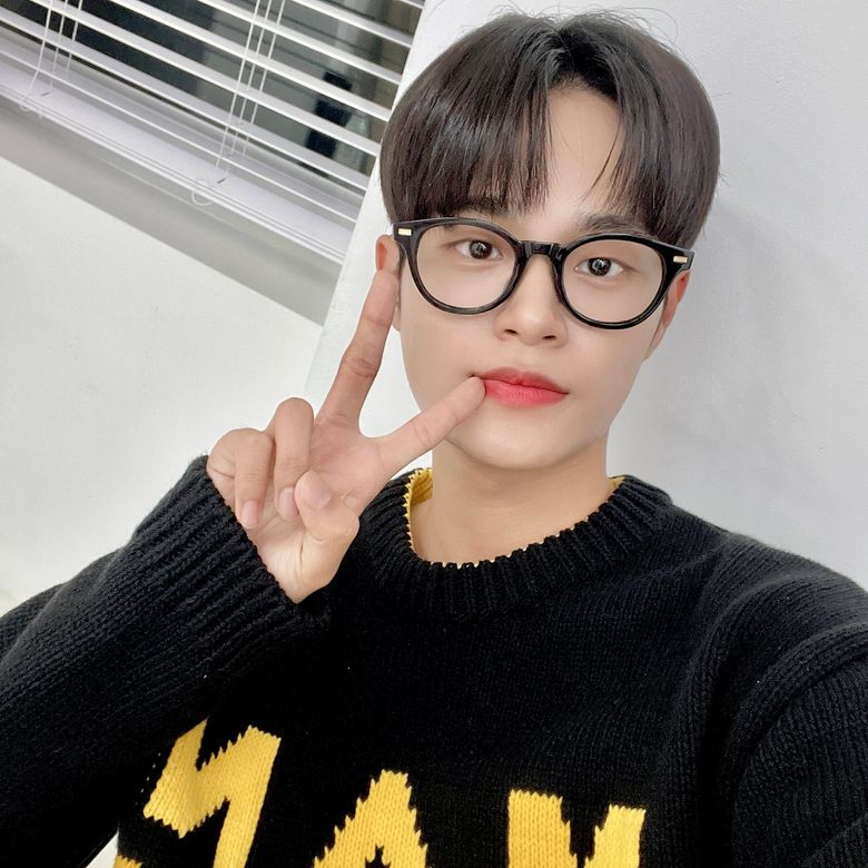 AB6IX's Lee DaeHwi And His Adorable Selfies in Glasses - Kpopmap