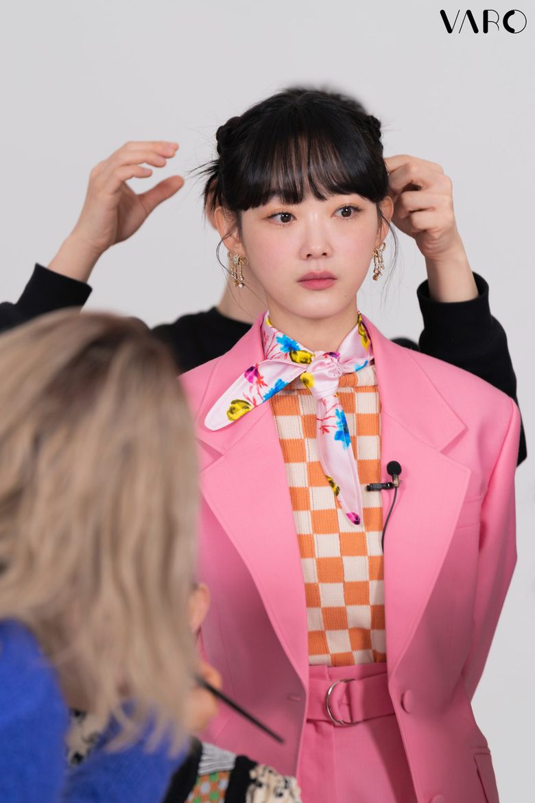 Lee YouMi For COSMOPOLITAN Korea Magazine February Issue Behind-the-Scene - Part 1