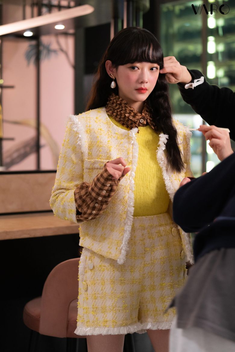 Lee YouMi For COSMOPOLITAN Korea Magazine February Issue Behind-the-Scene - Part 2