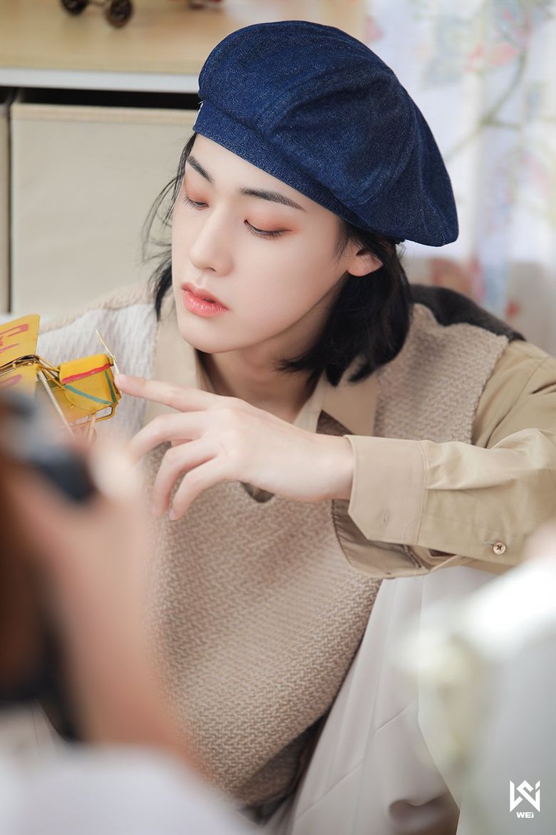 WEi Members Are The Perfect Models For Berets