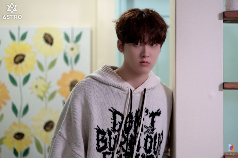 ASTRO's Yoon SanHa Drama "Crazy Love" Set Behind-the-Secen