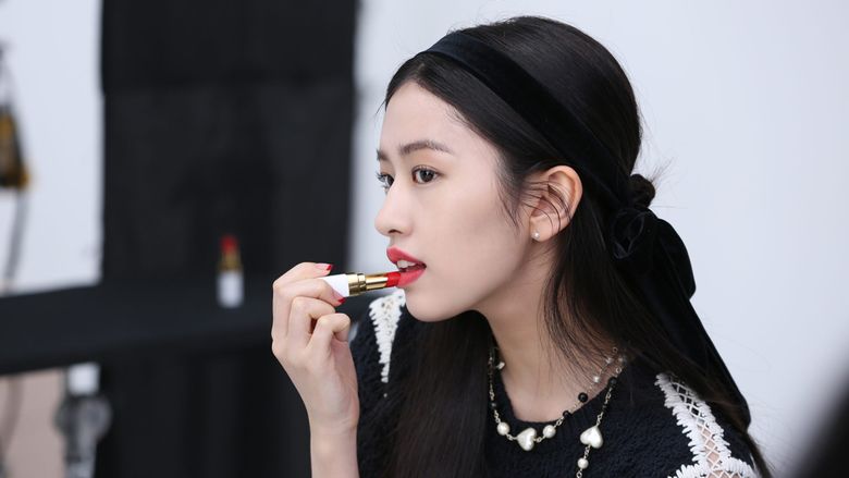 IVE's YuJin For Chanel Beauty x Marie Clarie March Issue Behind-the-Scene