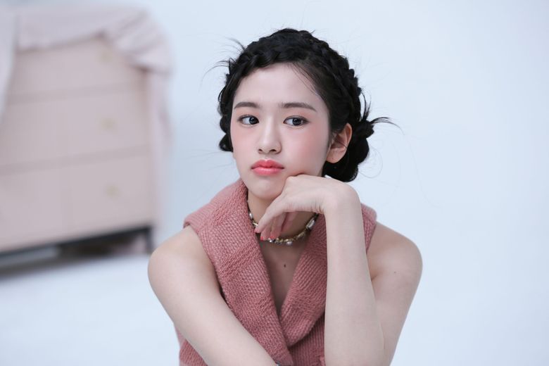 IVE's YuJin For Chanel Beauty x Marie Clarie March Issue Behind-the-Scene