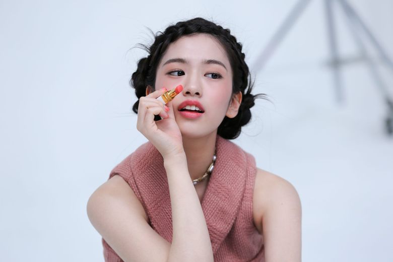 IVE's YuJin For Chanel Beauty x Marie Clarie March Issue Behind-the-Scene