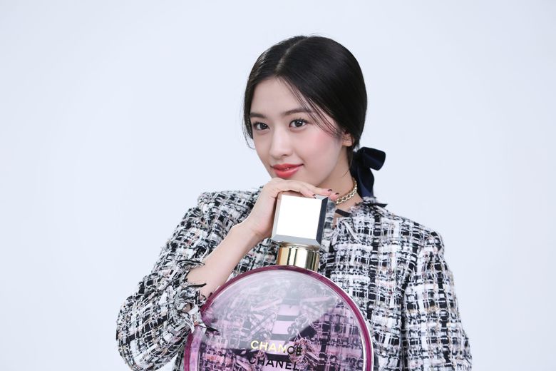 IVE's YuJin For Chanel Beauty x Marie Clarie March Issue Behind-the-Scene