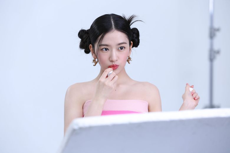 IVE's YuJin For Chanel Beauty x Marie Clarie March Issue Behind-the-Scene