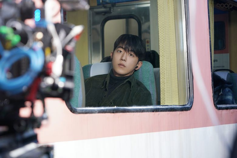 Nam JooHyuk, Drama "Twenty-Five Twenty-One" Set Behind the Scene