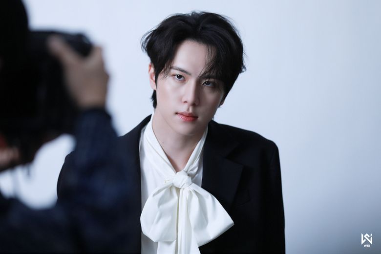 WEi's Kang SeokHwa And Kim DongHan For Marie Claire Magazine March Issue Behind-the-Scene