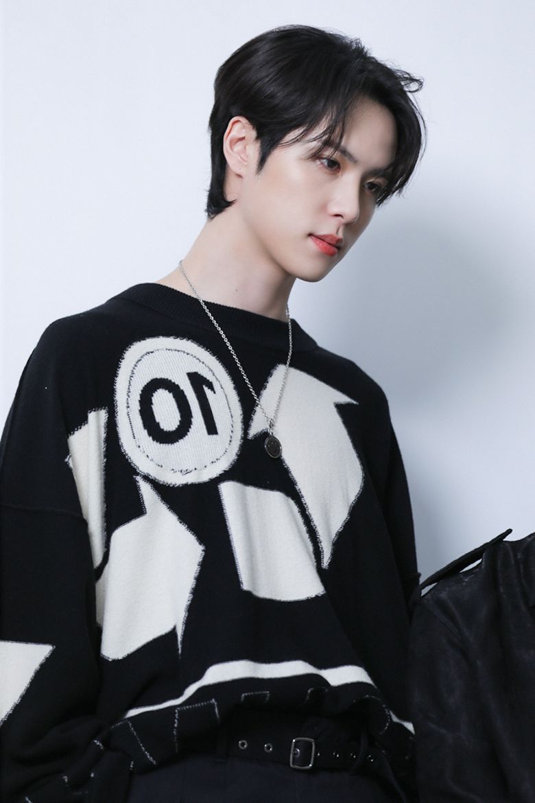 WEi's Kang SeokHwa And Kim DongHan For Marie Claire Magazine March Issue Behind-the-Scene