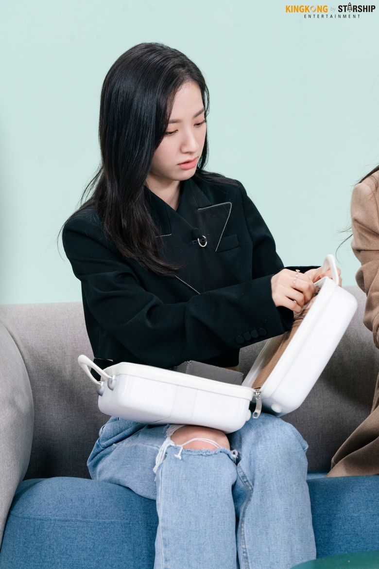 WJSN's Bona, Netflix X The Swoon Interview Behind-the-Scene Part 1