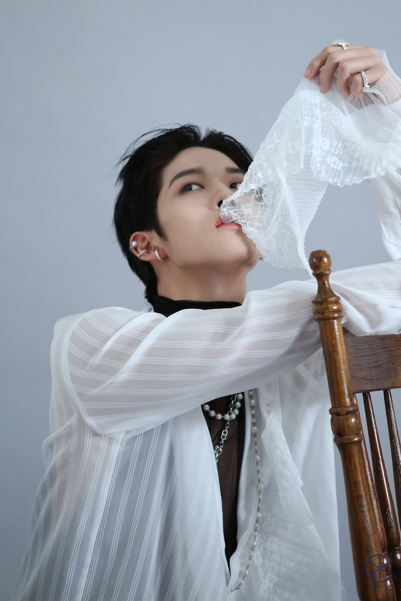 CIX's Bae JinYoung, Poster Shooting For UNIVERSE Behind-the-Scene