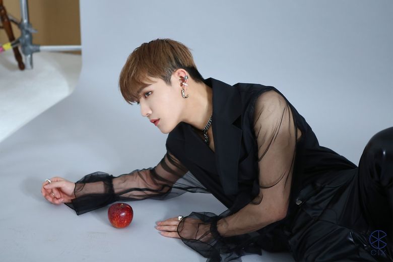 CIX's SeungHun, Poster Shooting For UNIVERSE Behind-the-Scene