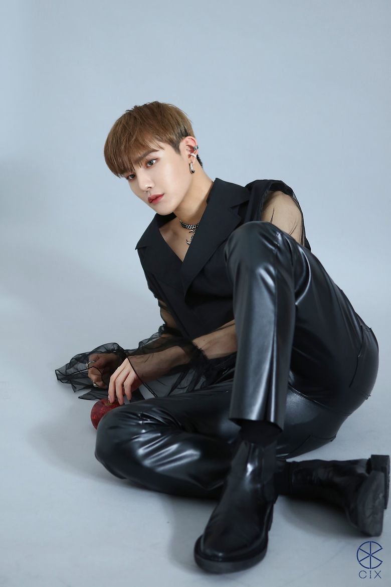 CIX's SeungHun, Poster Shooting For UNIVERSE Behind-the-Scene