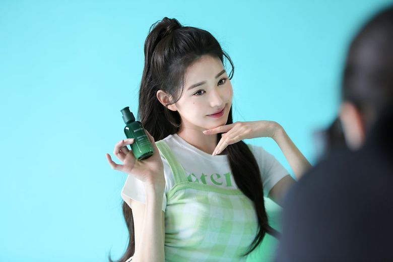 IVE's Jang WonYoung, Commercial Shooting Behind-the-Scene