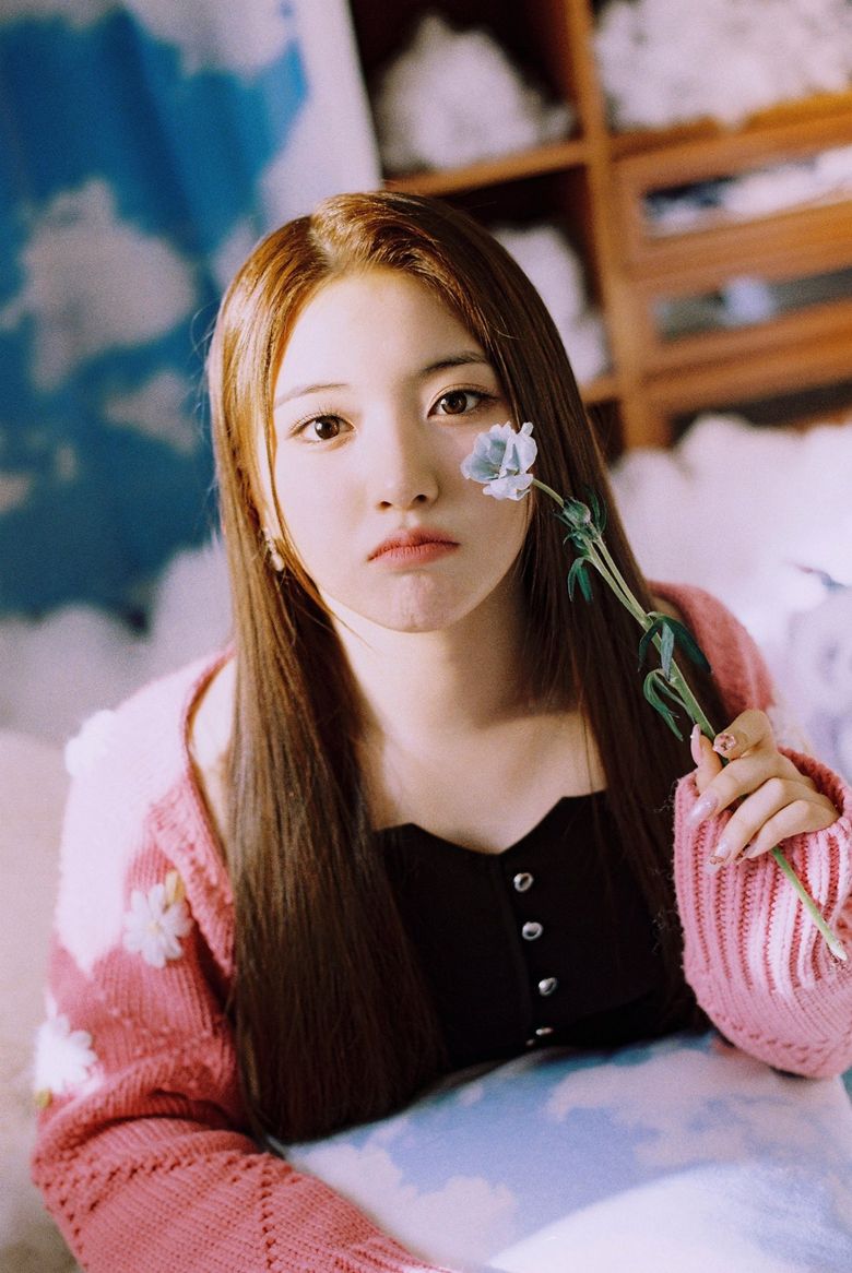 The most beautiful female idols born in 2004-2005 (April 2022), as voted by Kpopmap readers
