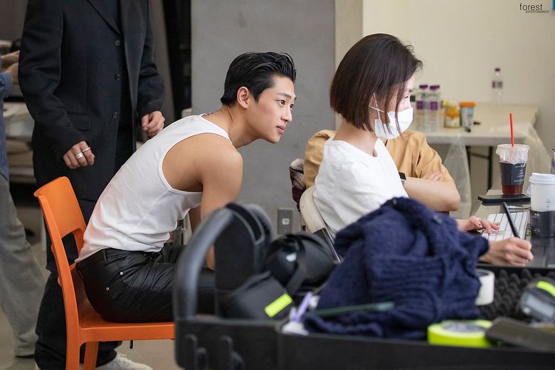 Lee SinYoung For 1st Look Magainze Behind-the-Scene Part 2