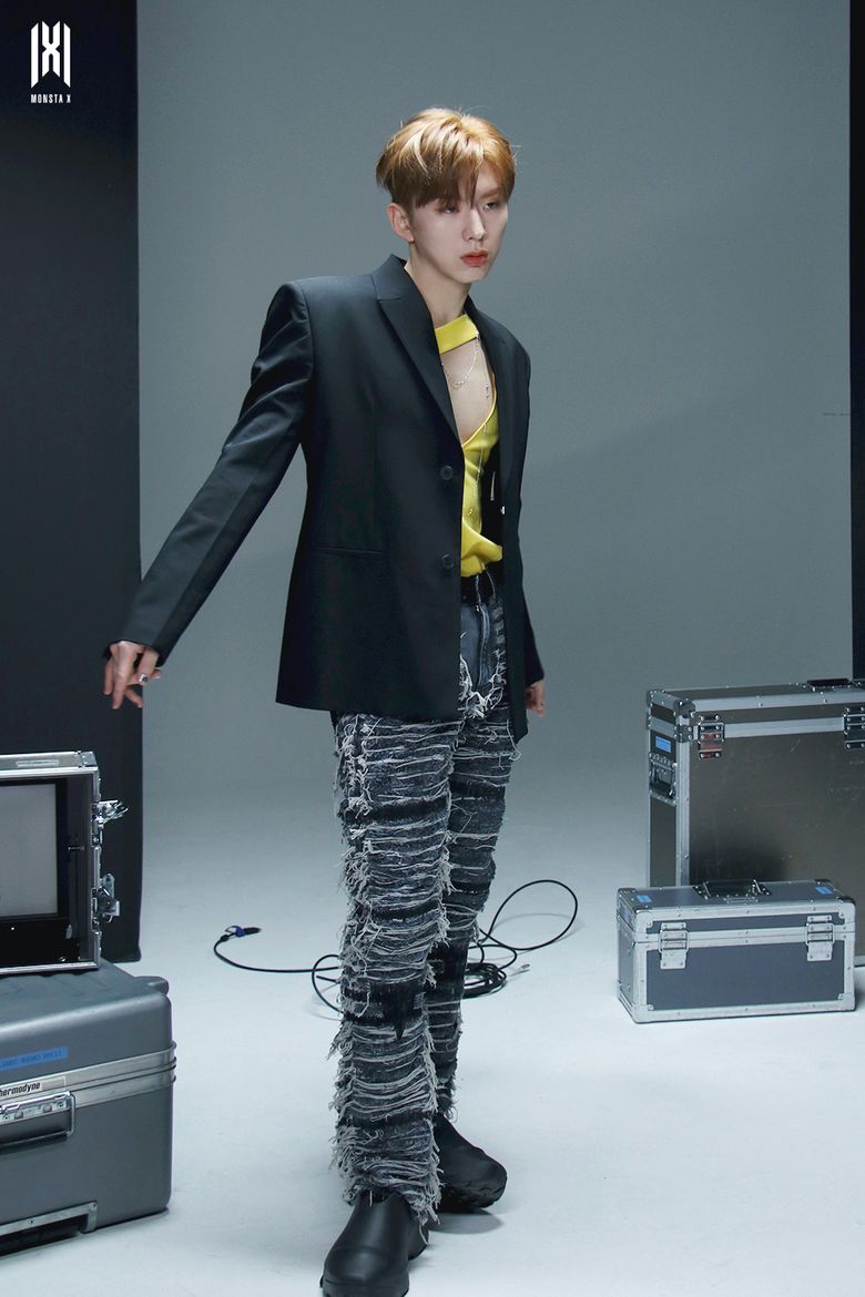 MONSTA X's KiHyun For COSMOPOLITAN KOREA Magazine Set Behind-the-Scene