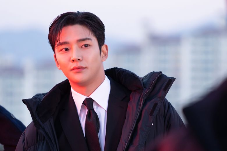 SF9's RoWoon, Drama "Tomorrow" Set Behind-the-Scene