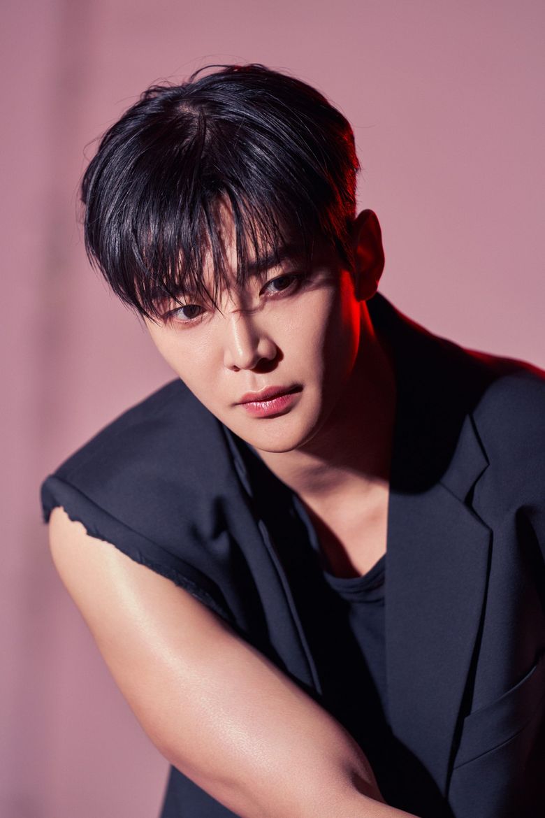 SF9's RoWoon For W Korea Magazine April Issue Set Behind-the-Scene