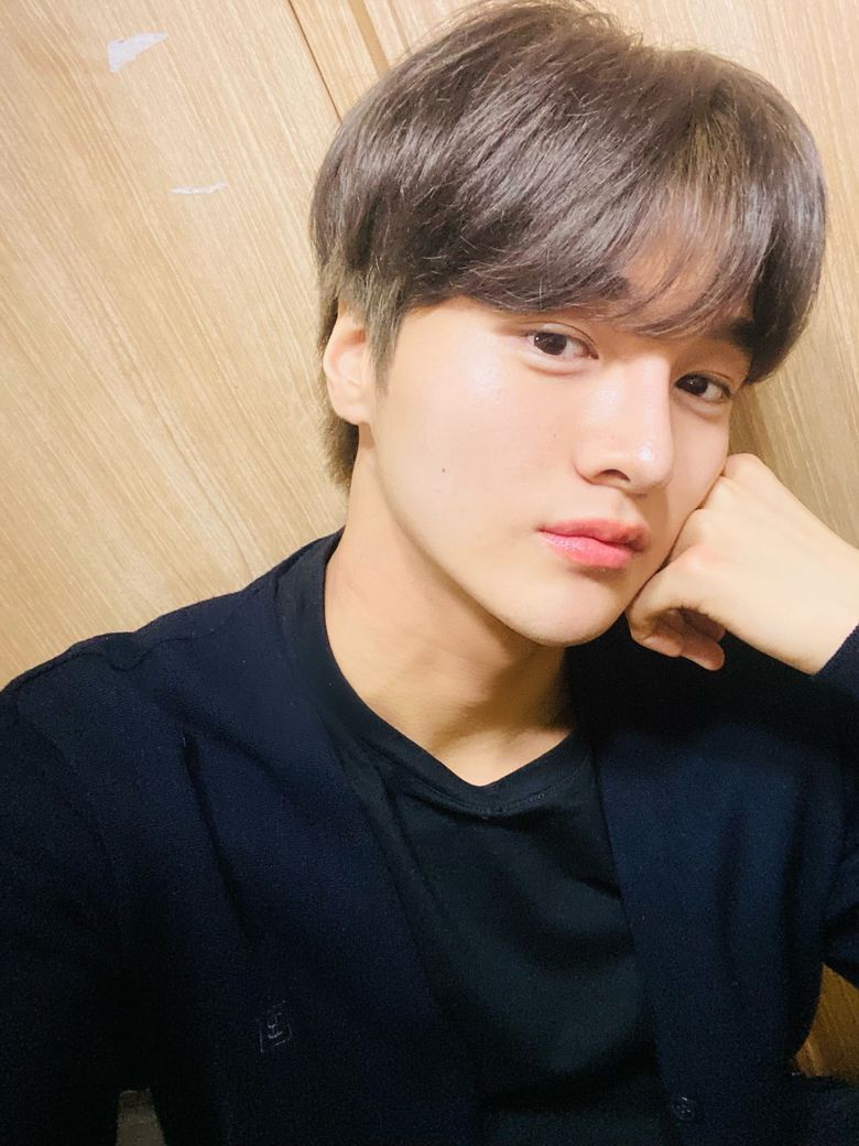Pictures That Prove That DRIPPIN's Cha JunHo Is A Selfie Genius - Kpopmap