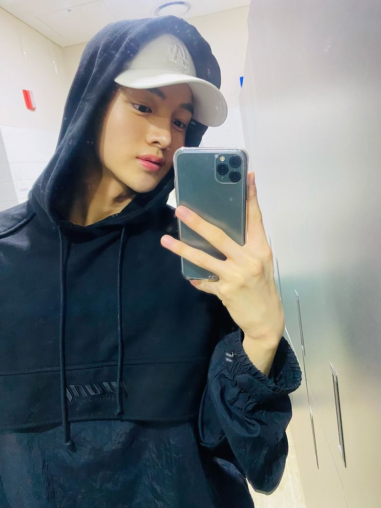 Pictures That Prove That DRIPPIN's Cha JunHo Is A Selfie Genius