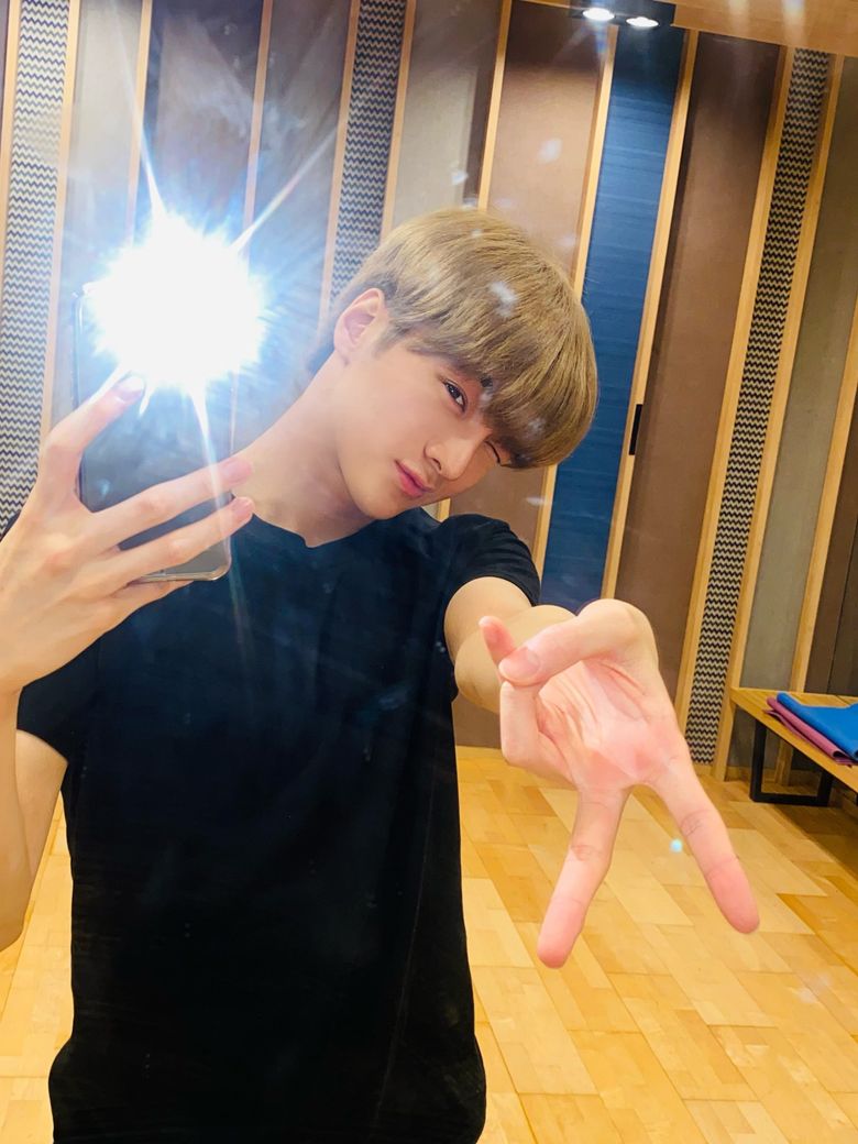 Pictures That Prove That DRIPPIN's Cha JunHo Is A Selfie Genius