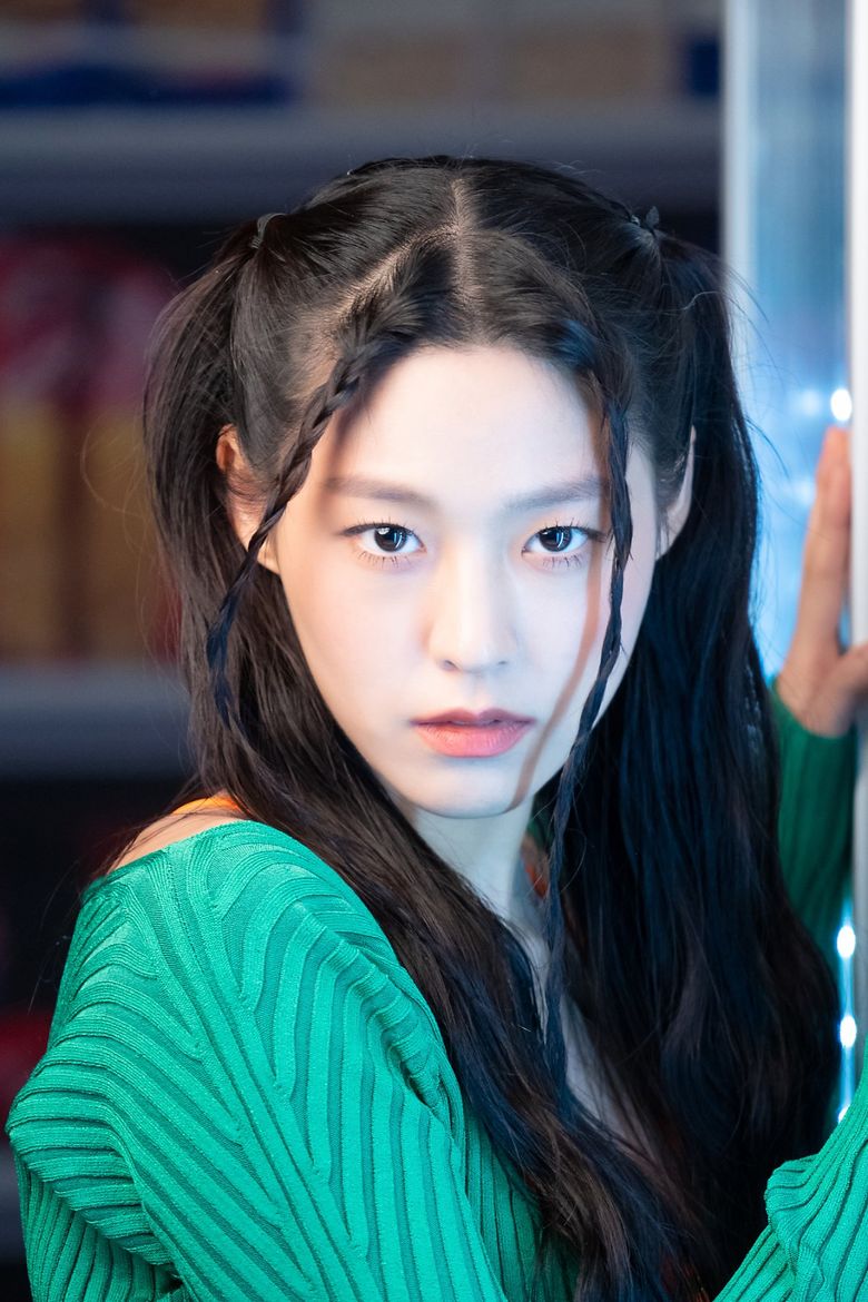 AOA's SeolHyun, Drama "The Killer's Shopping List" Set Behind-the-Scene Part 1