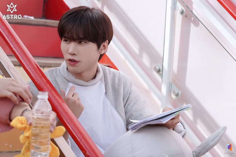 ASTRO's Rocky, Drama "Broke Rookie Star" Set Behind-the-Scene Part 3