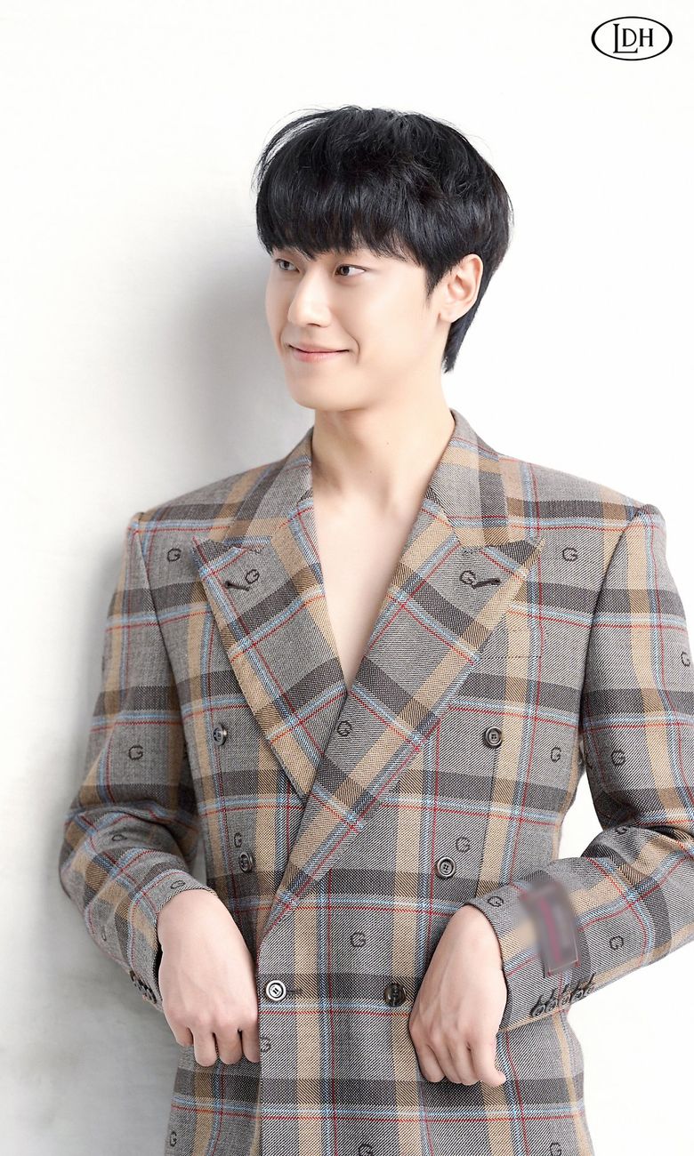 Lee DoHyun For BAZZAR MAN-Taiwan Magazine March 2022 N.o. 385 Cover Behind-the-Scene Part 2