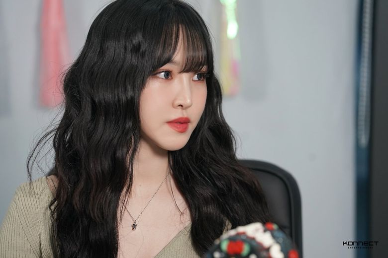 YuJu, Solo Debut 100 Days Live Behind-the-Scene