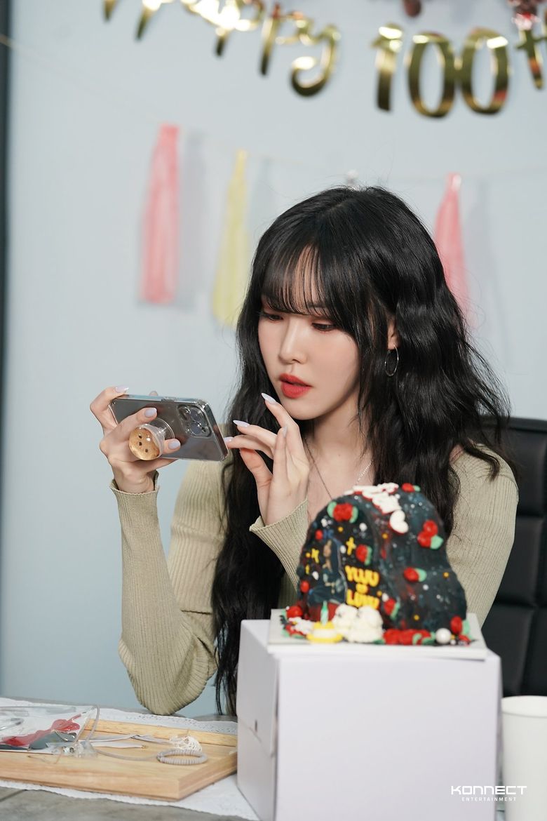 YuJu, Solo Debut 100 Days Live Behind-the-Scene