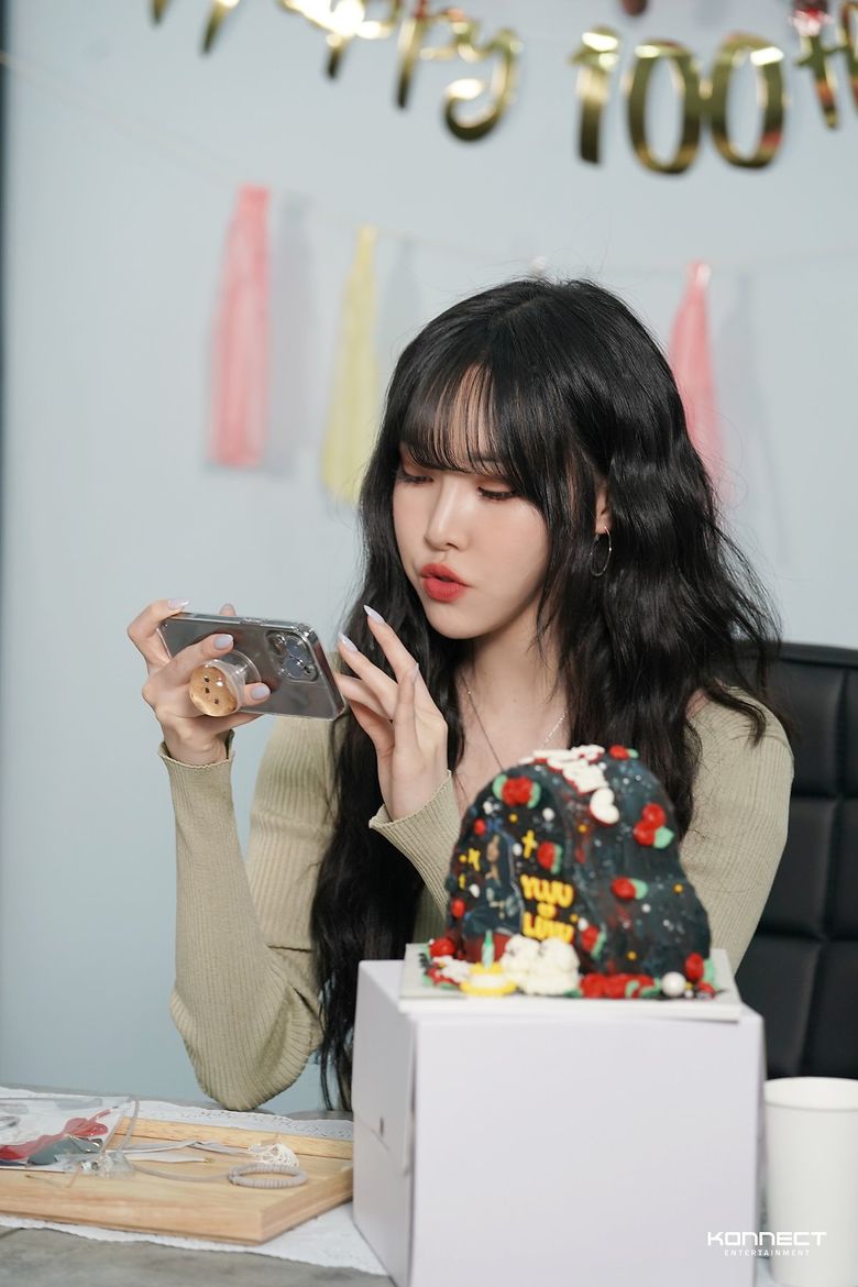 YuJu, Solo Debut 100 Days Live Behind-the-Scene