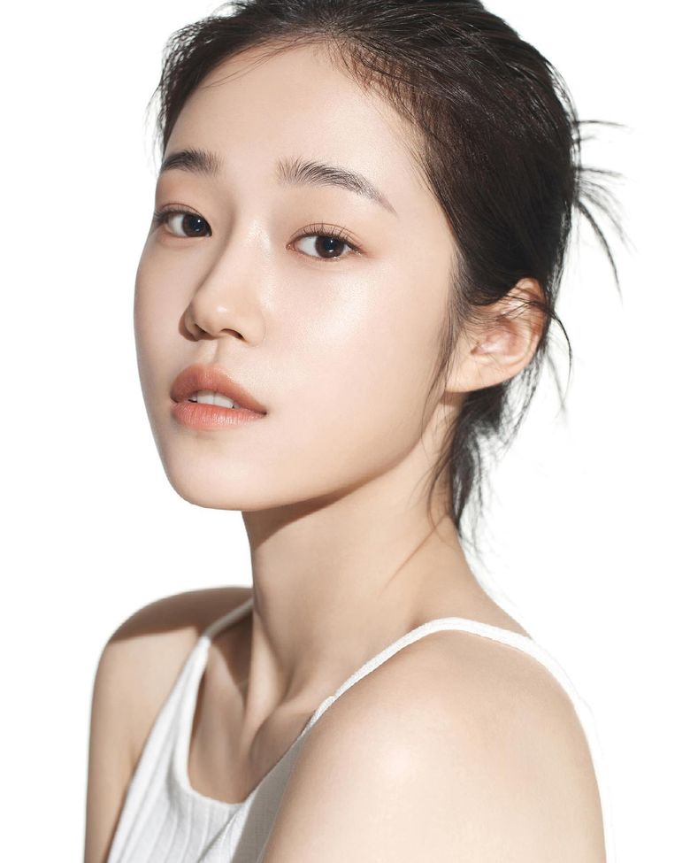 Meet The Rookie Actress Roh YoonSeo Acting With Hallyu Big Names In  Our Blues  And  20th Century Girl   - 15