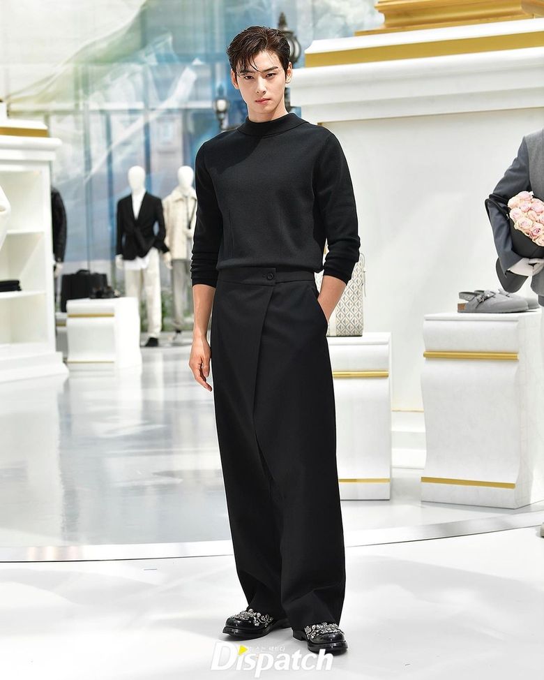 Eunwoo ( ASTRO ) @ Paris Fashion Week 27 September 2022 show Dior