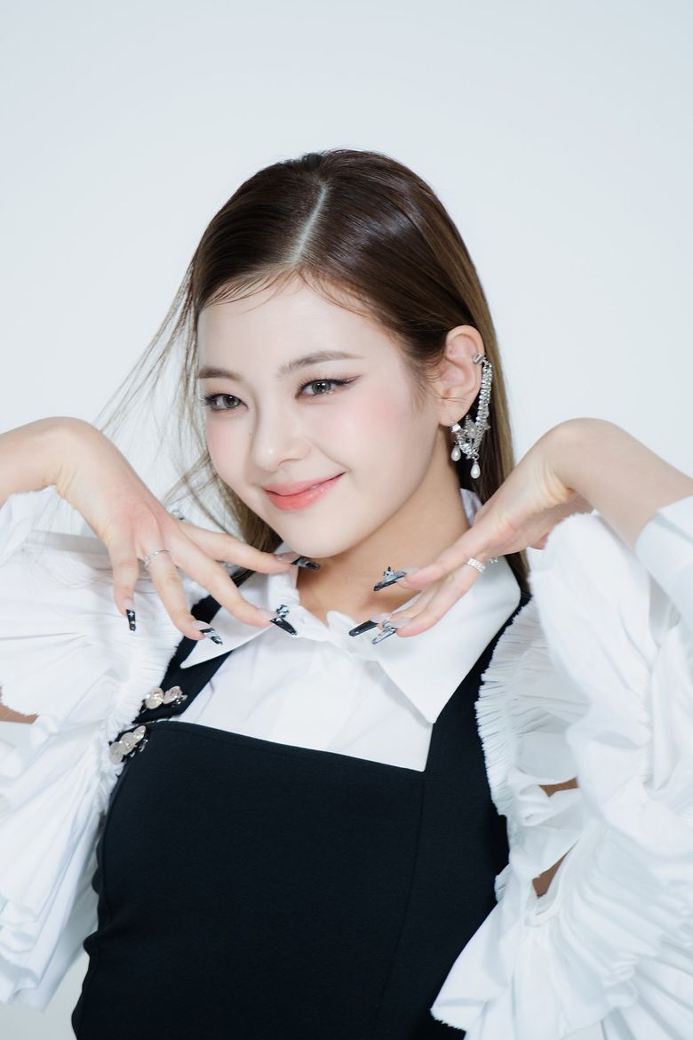 ITZY Shooting For 5th Mini Album "CHECKMATE" Poster Behind-the-Scene