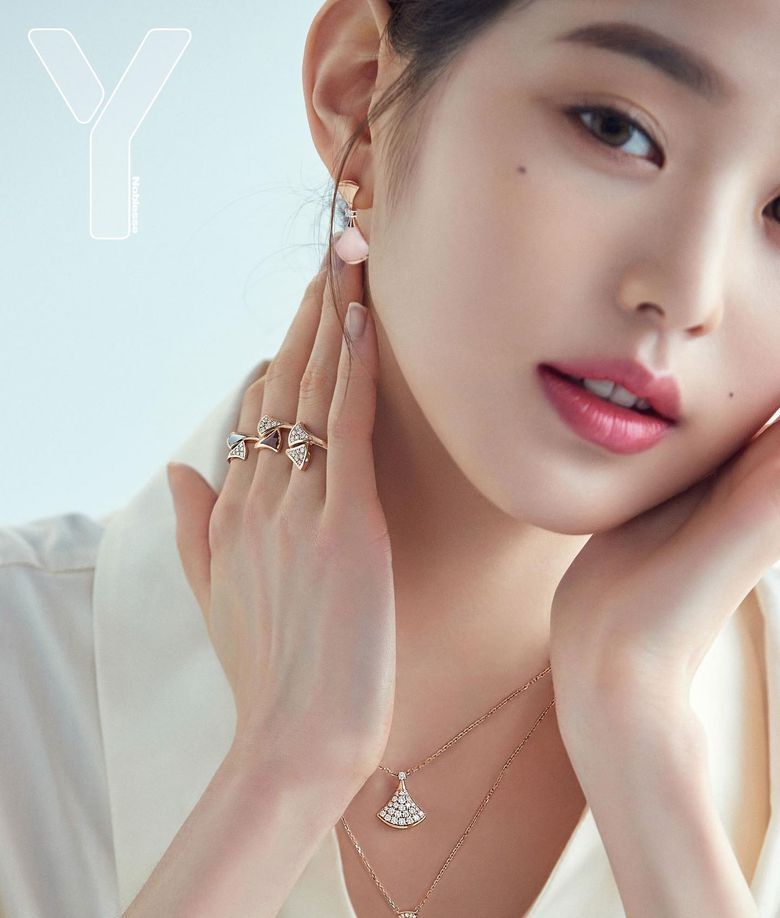 Idol vs  Model  IVE s Jang WonYoung And Her Beguiling Visuals Perfect For Pictorials  - 37