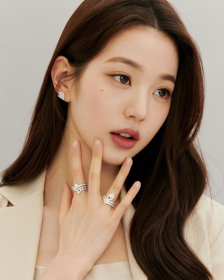 Idol vs  Model  IVE s Jang WonYoung And Her Beguiling Visuals Perfect For Pictorials  - 37