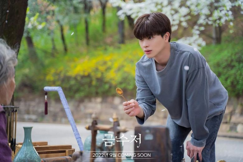   5 Facts You Need To Know About BTOB Yook SungJae's Character In Upcoming K-Drama "The Golden Spoon"