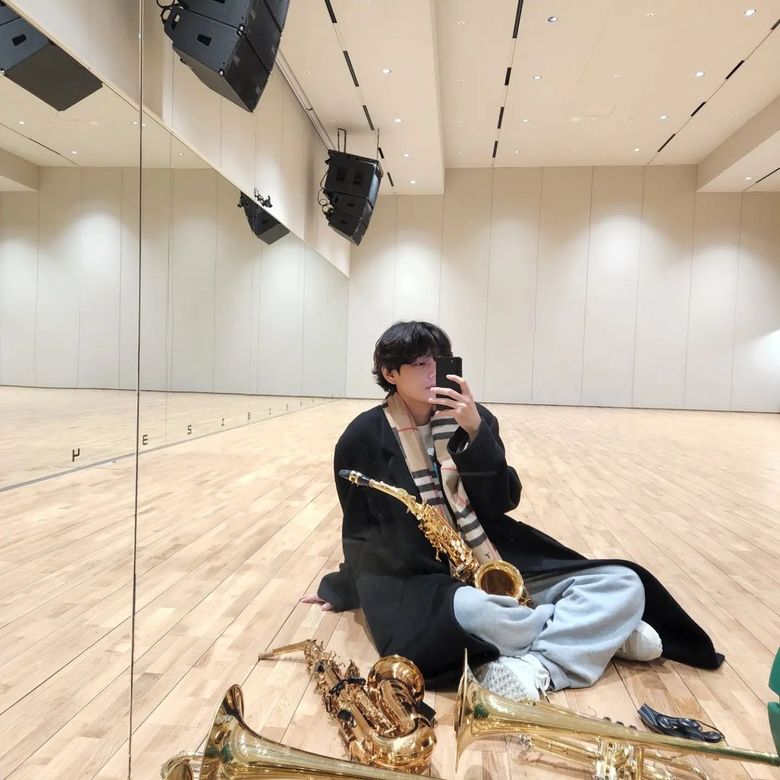 BTS V s Particular Passion For Jazz - 4