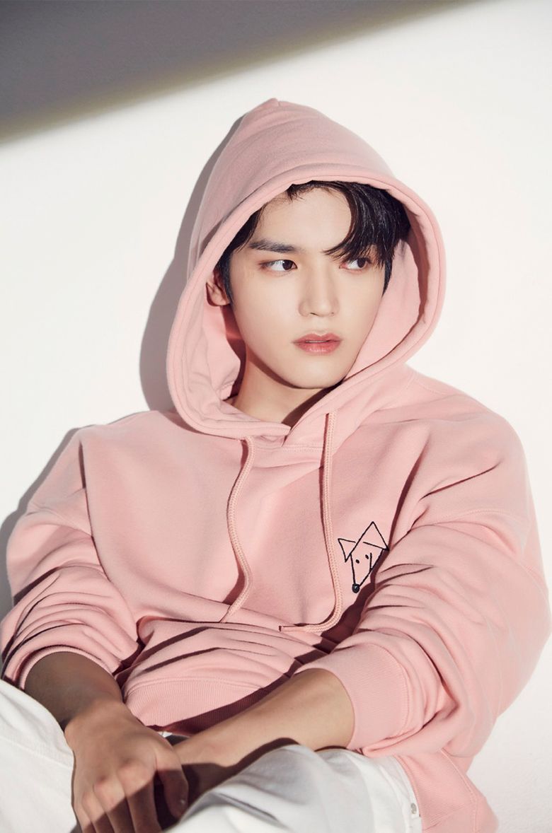 7 Male K Pop Idols Who Look Fashionable In A Hoodie - 7