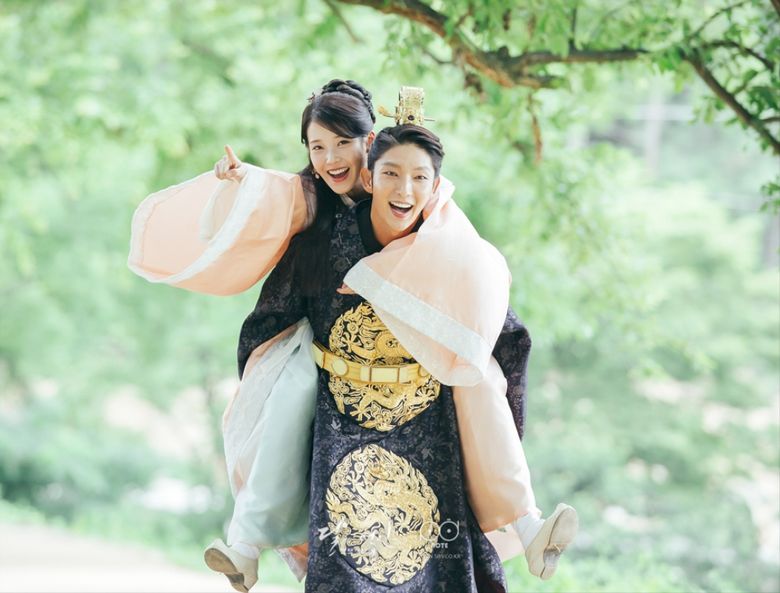 Top 3 K Drama Piggyback Scenes That Made The Heart Of Fans Flutter The Most According To Kpopmap Readers - 46